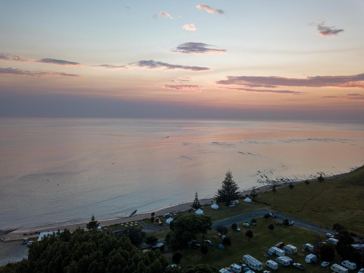 Tatapouri Bay Hotel Gisborne Bagian luar foto