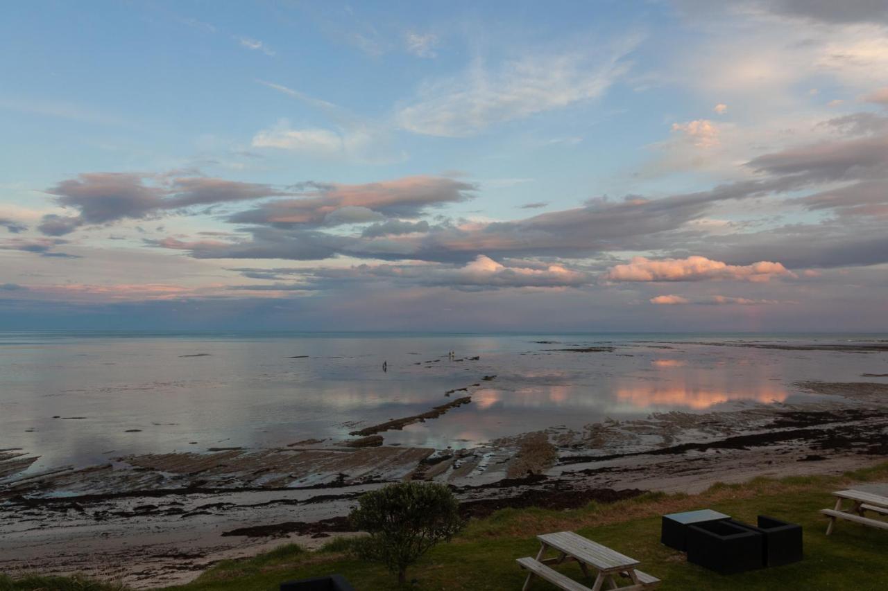 Tatapouri Bay Hotel Gisborne Bagian luar foto