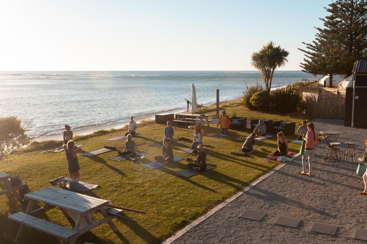 Tatapouri Bay Hotel Gisborne Bagian luar foto