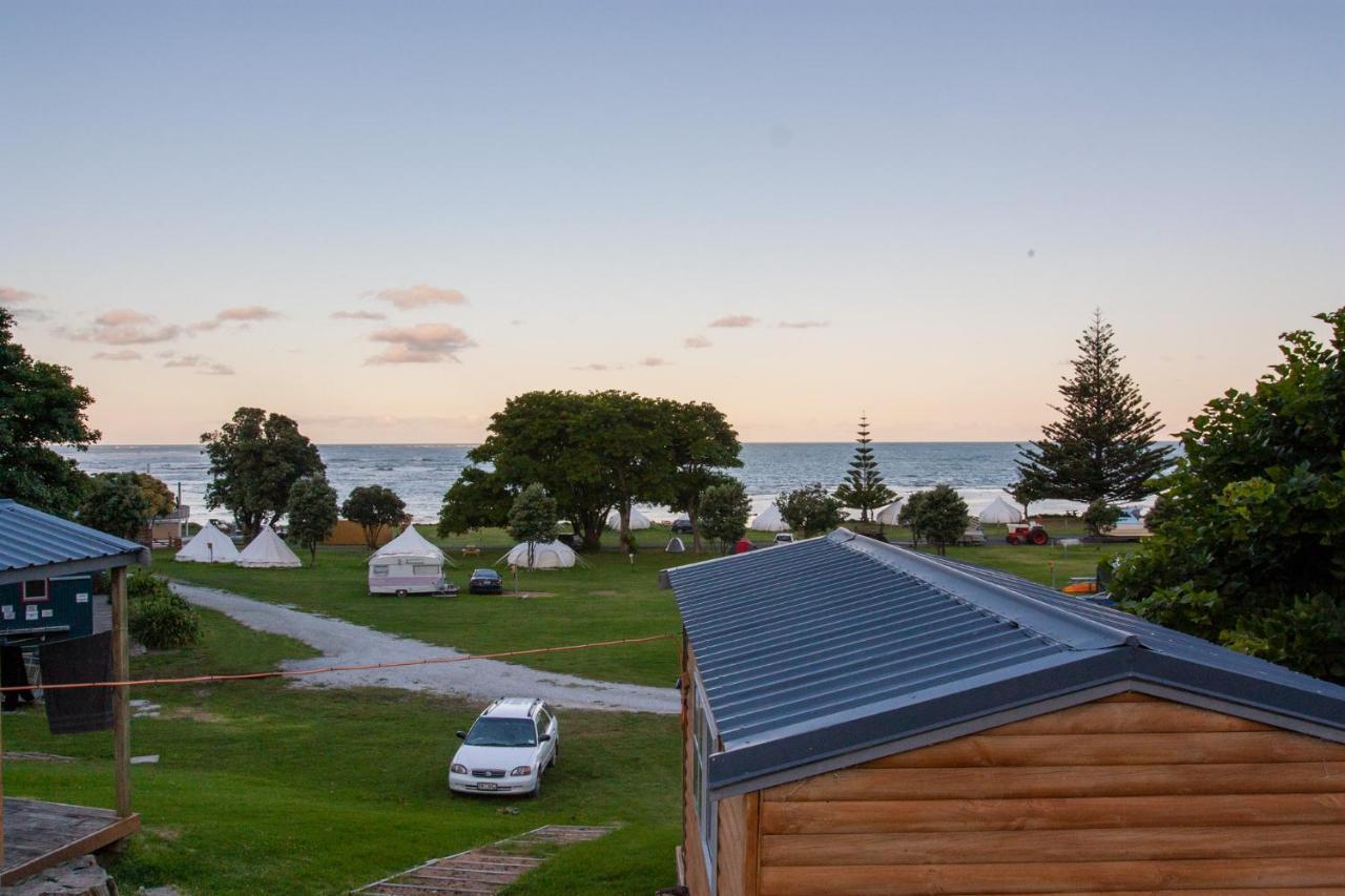 Tatapouri Bay Hotel Gisborne Bagian luar foto