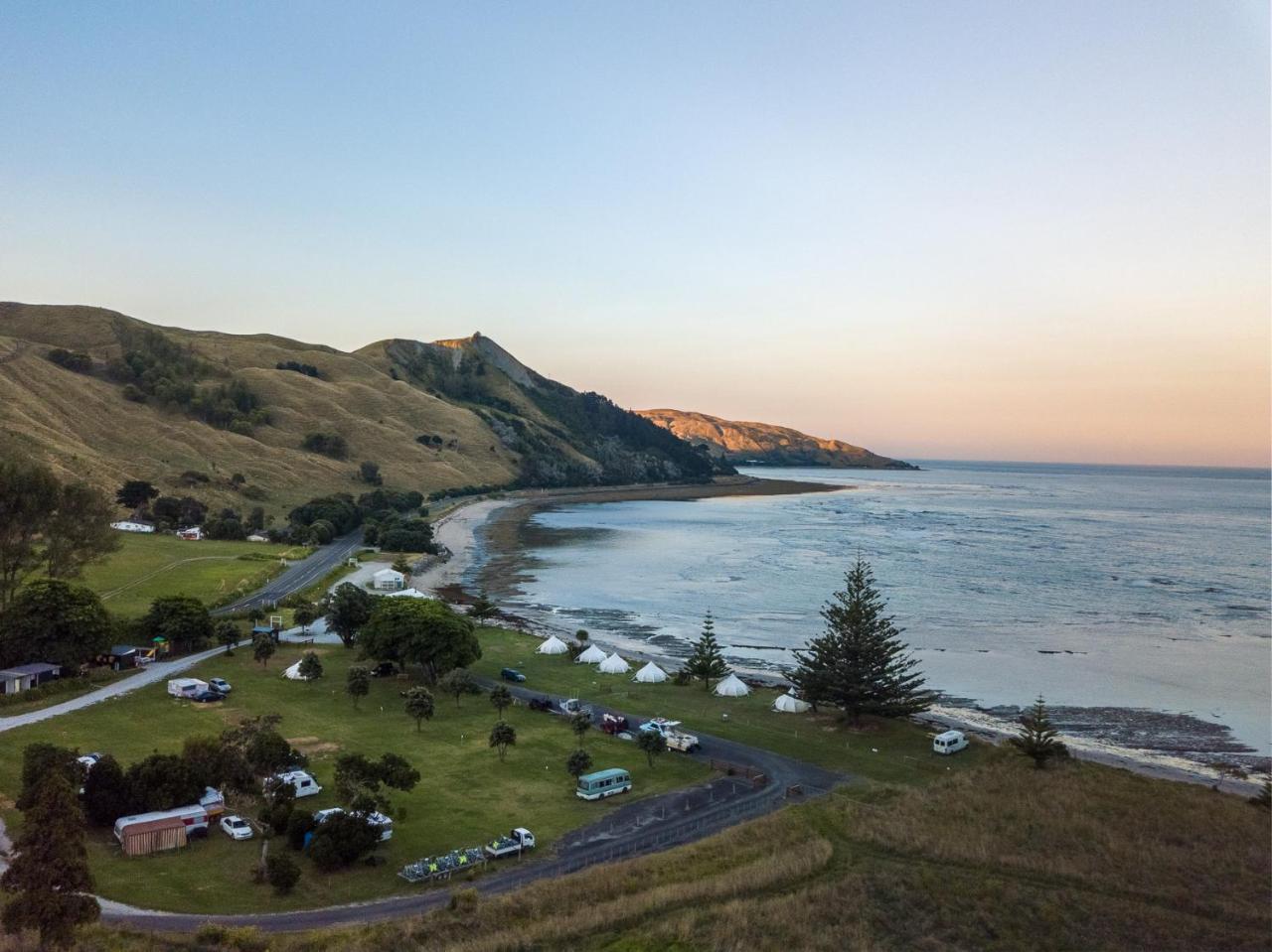 Tatapouri Bay Hotel Gisborne Bagian luar foto